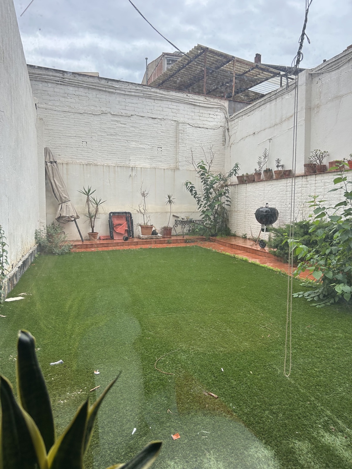 Antes: patio redecorado con Decorly